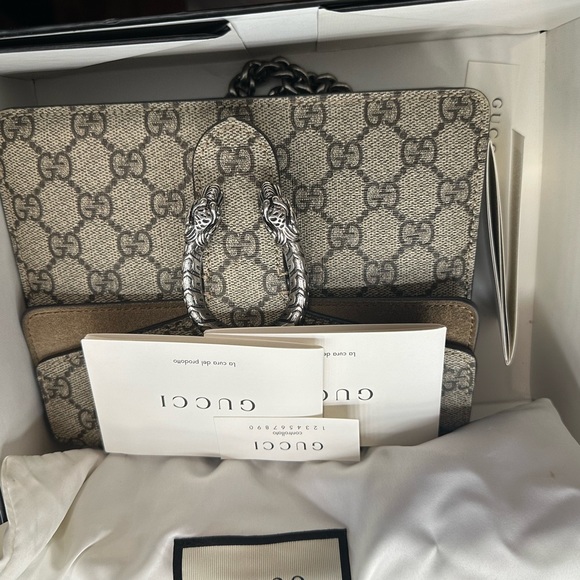 Gucci cross body bag. - Picture 9 of 10